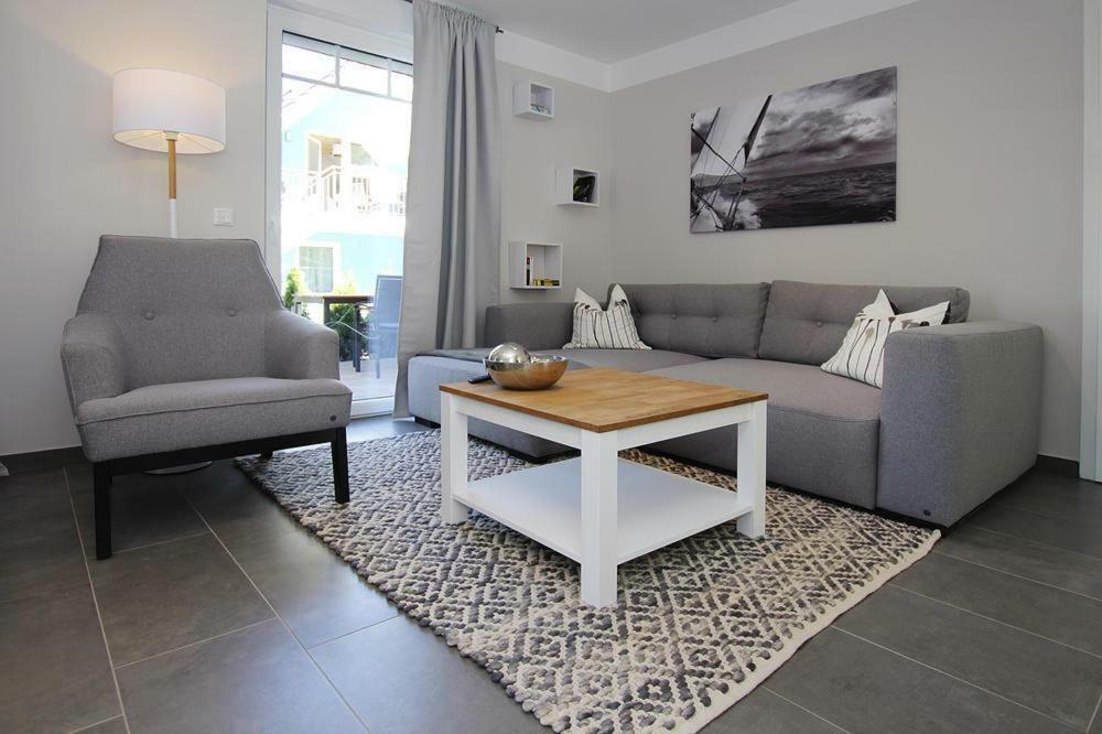 Röbel Apartment Unter Den Kiefern מראה חיצוני תמונה